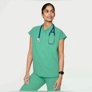 Figs Rafaela scrub top. Surgical Green. Medium. NWT.